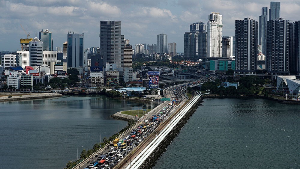 Gaji lumayan, punca rakyat Malaysia ke Singapura dan Brunei
