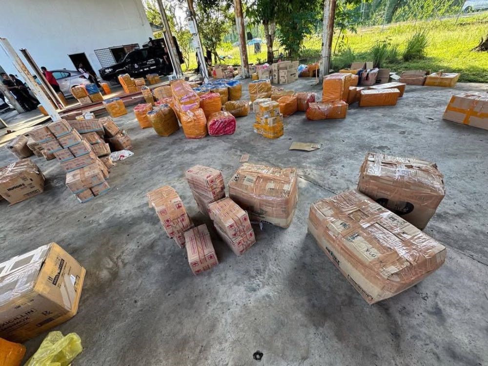 Produk kosmetik RM800,000 di rampas PGA Kunak di Semporna